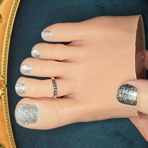 Sterling Silver Hearts Band Toe Ring Brand New In Box - Picture 3 of 4